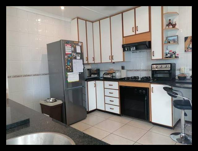 4 BEDROOM HOUSE FOR SALE IN VELD EN VLEI